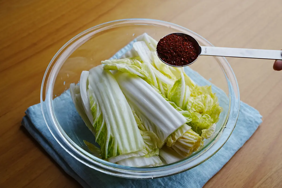 唐辛子粉を加える