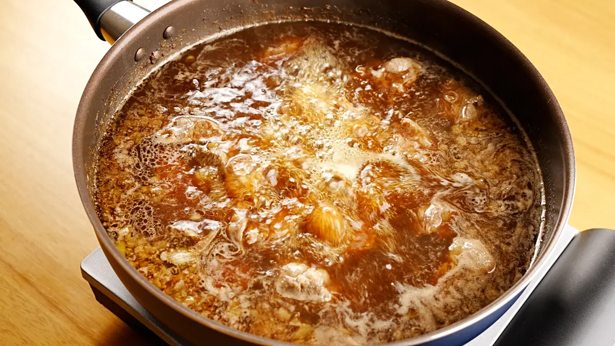 煮込んでいる様子