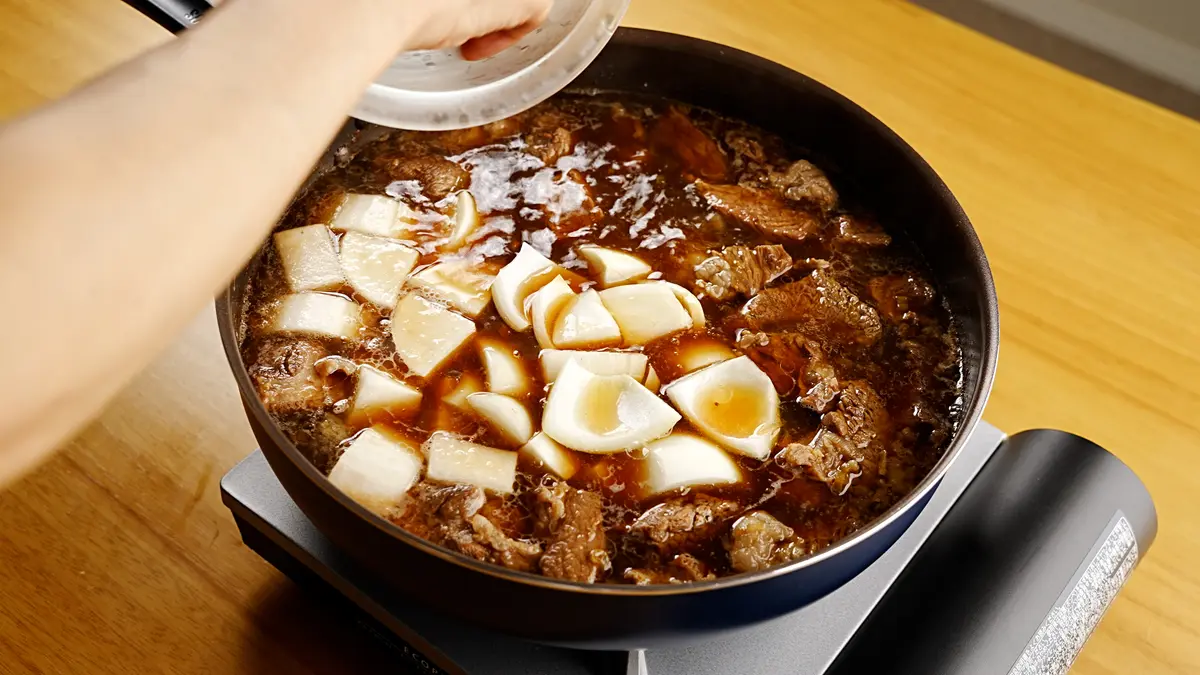 大根と玉ねぎを加えた様子