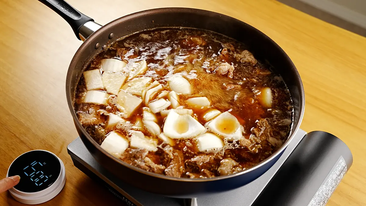 煮込まれる大根
