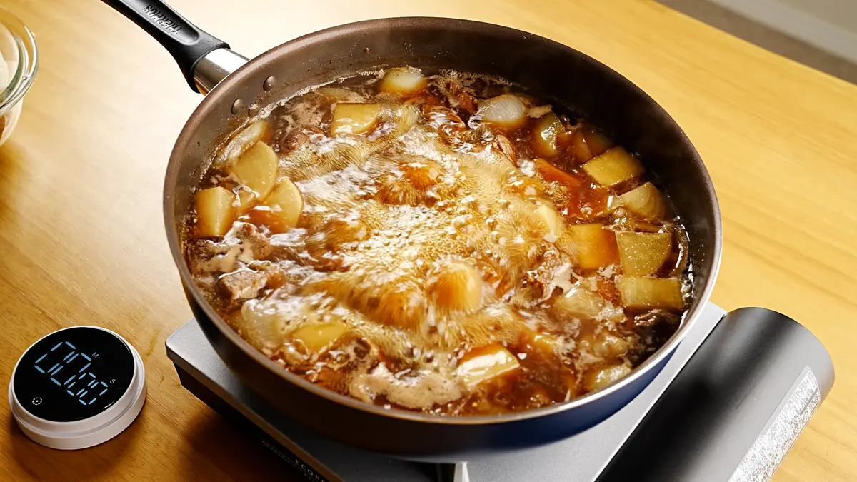 煮込まれる大根