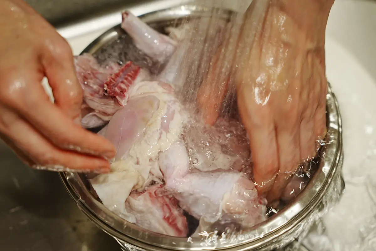 水で洗う